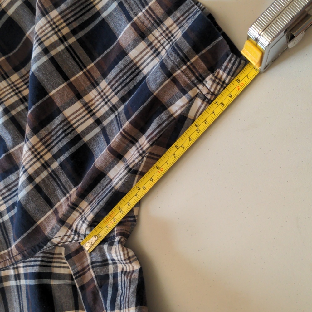 EUC WOMEN'S PLAID SHORTS - Picture 5 of 8